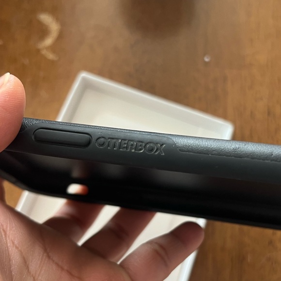 OtterBox Statement Series Moderne Case for iPhone XR
Phone Case w/ Box - Picture 9 of 14